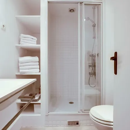 Unit 010 Cherche Midi 19 * Paris